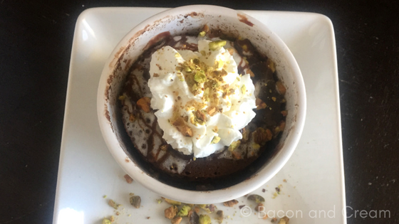 Ketogenic dessert - low carb chocolate pistachio minute mug cake